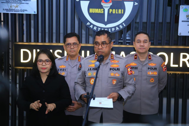 Polri Berikan Penghargaan kepada Personel atas Dedikasi dan Keberanian dalam Menjalankan Tugas di Aceh