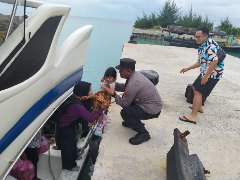 Strong Point di Dermaga, Polres Kepulauan Seribu Perkuat Pengamanan dan Edukasi Keselamatan Penumpang