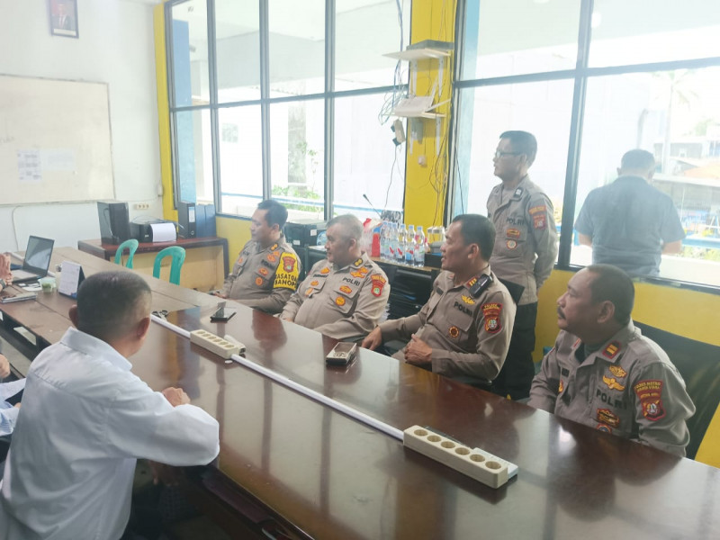 Police Go To School Polres Metro Jakarta Utara Sambangi SMA Mandala Cendekia