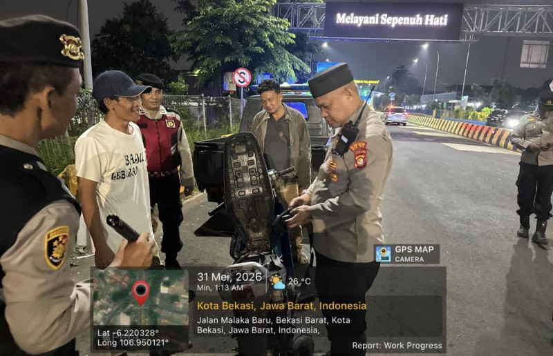 Patroli Hingga Dini Hari, Kapolsek Bekasi Barat Pimpin Razia Cegah Tawuran dan Kriminalitas