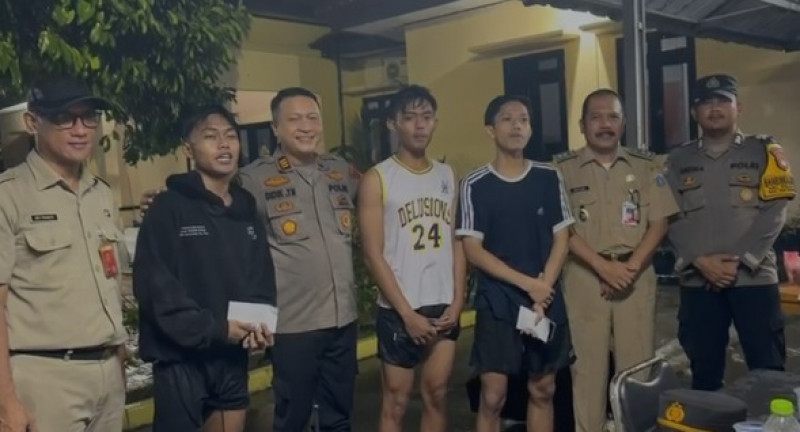 Polsek Kepulauan Seribu Selatan Gelar “Night Run Tidung Island” untuk Generasi Muda, Meski Diguyur Hujan Peserta Tetap Antusias