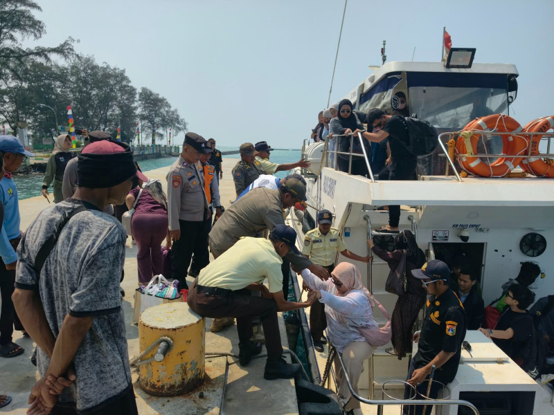 Jakarta On The Spot, Polres Kepulauan Seribu Perkuat Pengamanan Dermaga dan Hadirkan Pelayanan Humanis