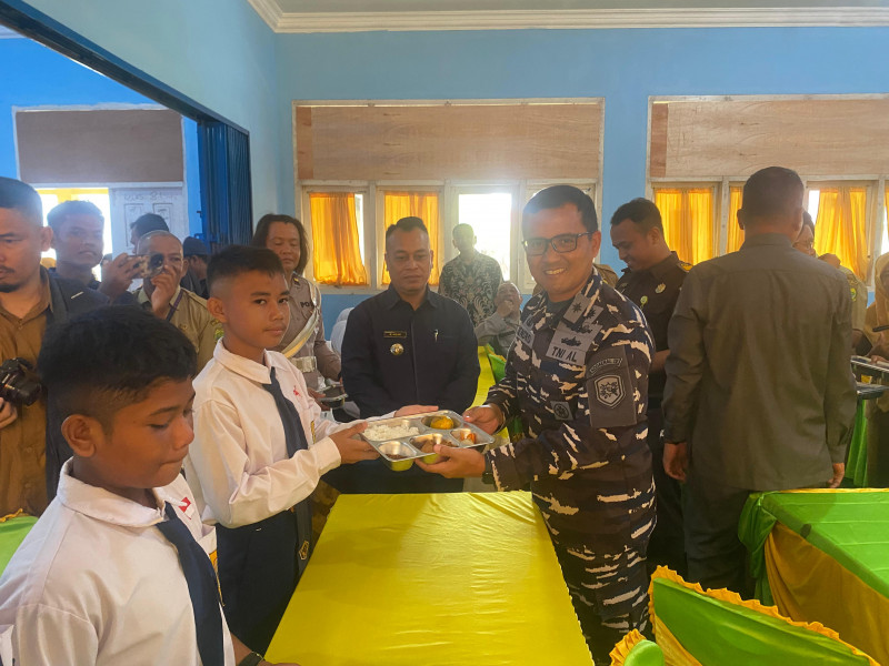 Danlanal Dabo Singkep Hadiri Peresmian Program Makan Bergizi Gratis (MBG) di Kabupaten Lingga