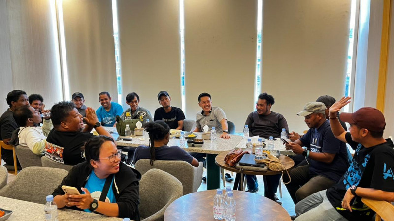 Perkuat Sinergi Informasi, Satgas Damai Cartenz Jalin Silaturahmi dengan Wartawan di Timika