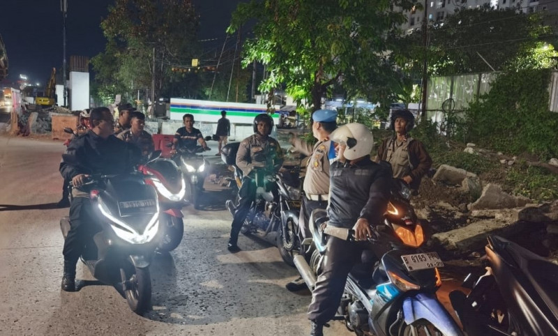 Polsek Pademangan Gelar Patroli KRYD Antisipasi Tawuran dan Balap Liar, Situasi Wilayah Terpantau Kondusif