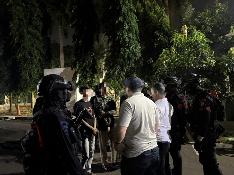 Brimob Polda Metro Jaya Amankan Remaja Terindikasi Narkoba Saat Patroli Cegah Tawuran di Bekasi