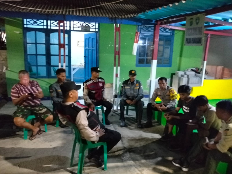 Polsek Kepulauan Seribu Selatan Gencarkan Pemantauan dan Pembinaan Pos Kamling Wujudkan Lingkungan Aman dan Kondusif di Pulau Untung Jawa