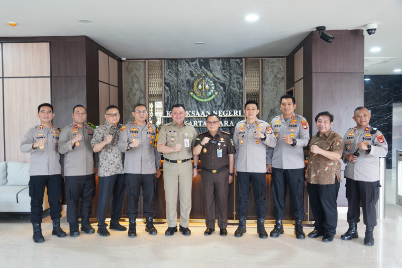 Kapolres dan Forkopimko Plus Jakarta Utara Bangun Sinergi melalui Silaturahmi di Kejari