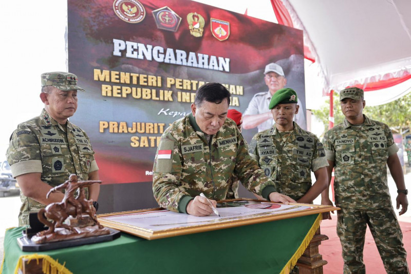 Wapang TNI Dampingi Menhan RI Tinjau Yonif TP 888, Perkuat Pertahanan Negara