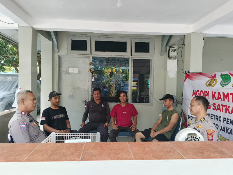 Polisi Ngopi Kamtibmas di Pluit: Serap Aspirasi Warga dan Perkuat Keamanan Lingkungan