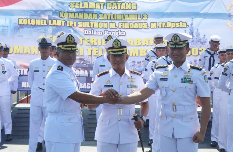 Tongkat Kepimpinan KRI Teluk Amboina-593 Resmi Berganti