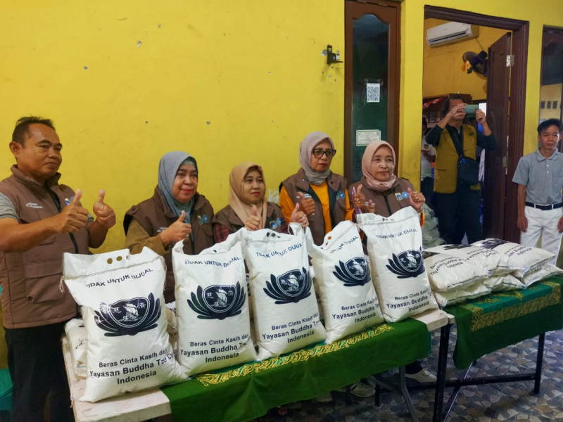 Sembako di Penjaringan Wujud Kepedulian Untuk Warga Luar Batang