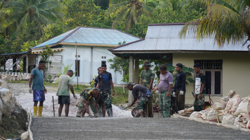 Progres Pengecoran Jalan TMMD Ke-129 Kodim 1807/Sorong Selatan Capai 55 Persen, Wujud Nyata Pengabdian TNI Membangun Desa