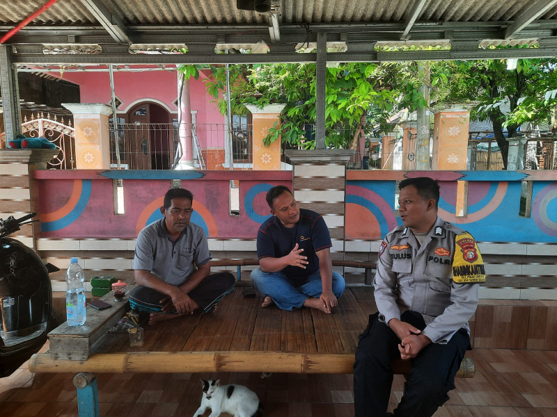 Bhabinkamtibmas Pulau Lancang Ajak Warga Jaga Kamtibmas dan Sosialisasikan Layanan 110