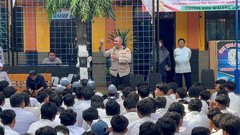 Polsek Koja Sambangi SMK Walang Jaya, Ajak Pelajar Cegah Tawuran dan Jauhi Narkoba