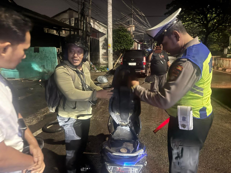 Cegah Tawuran dan Begal, Polsek Bekasi Barat Gencarkan Patroli Malam di Titik Rawan