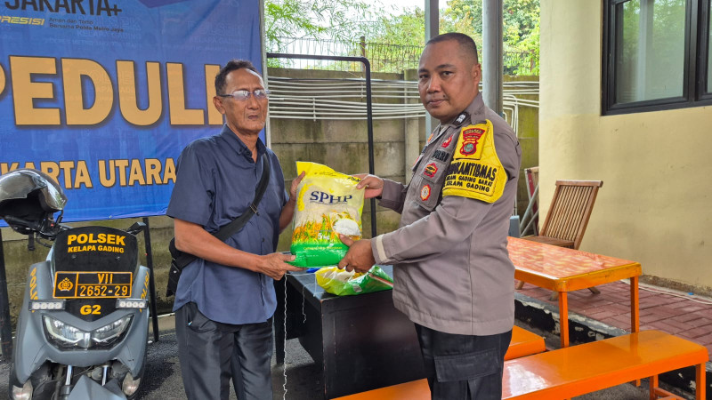 Polsek Kelapa Gading dan Bulog Gelar Gerakan Pangan Murah Sediakan Beras SPHP untuk Warga