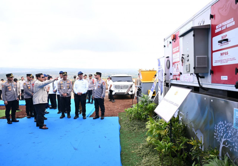 Dari Tuban, Presiden Prabowo Groundbreaking 10 Gudang Pangan Polri dan Luncurkan 166 SPPG