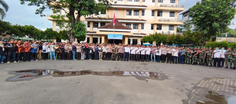 Polsek Cilincing Gelar Apel Bersama Tiga Pilar Perkuat Sinergi Pengamanan Malam Tahun Baru 2026