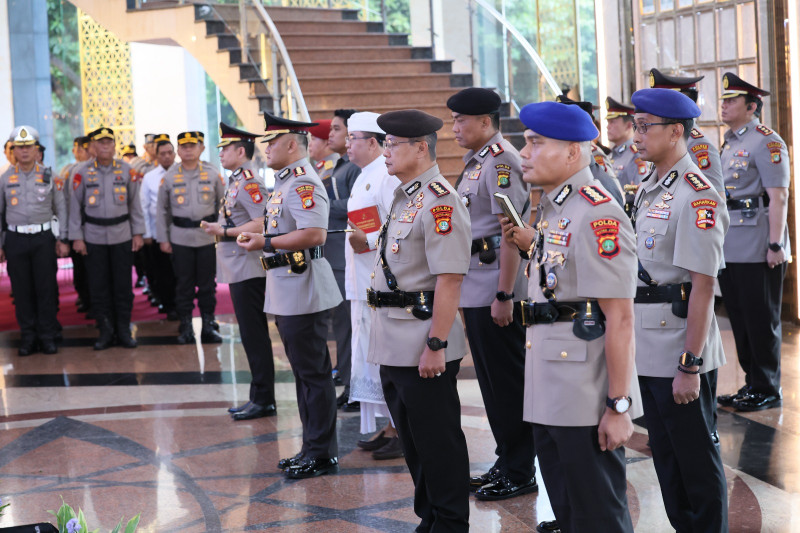 Rotasi Jabatan Kapolda Metro Jaya Resmi Lantik Pejabat Utama dan Kapolres Jajaran