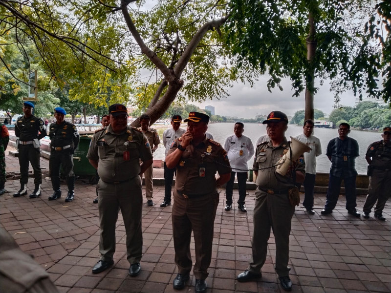 Satpol PP Jakut Gelar Apel Gabungan, Tertibkan PKL dan Parkir Liar di Danau Sunter