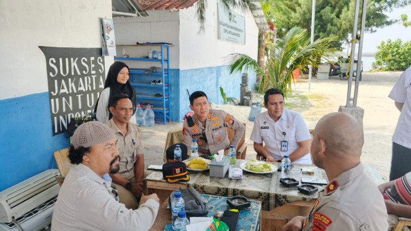 Kapolres Kepulauan Seribu Gelar Jumat Curhat di Pulau Sabira, Ajak Warga Bersinergi Jaga Kamtibmas