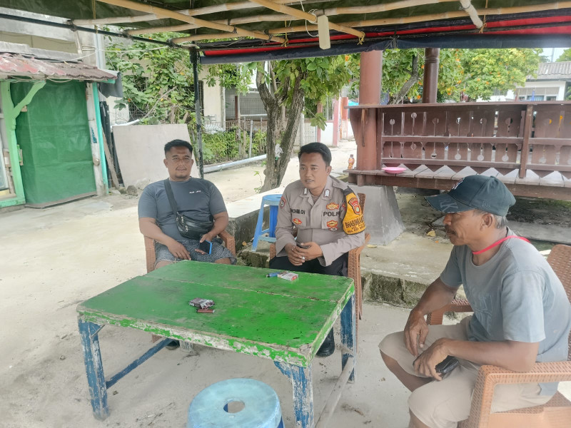 Bhabinkamtibmas Pulau Pari Ajak Warga Jaga Kamtibmas Demi Wisata Aman dan Nyaman