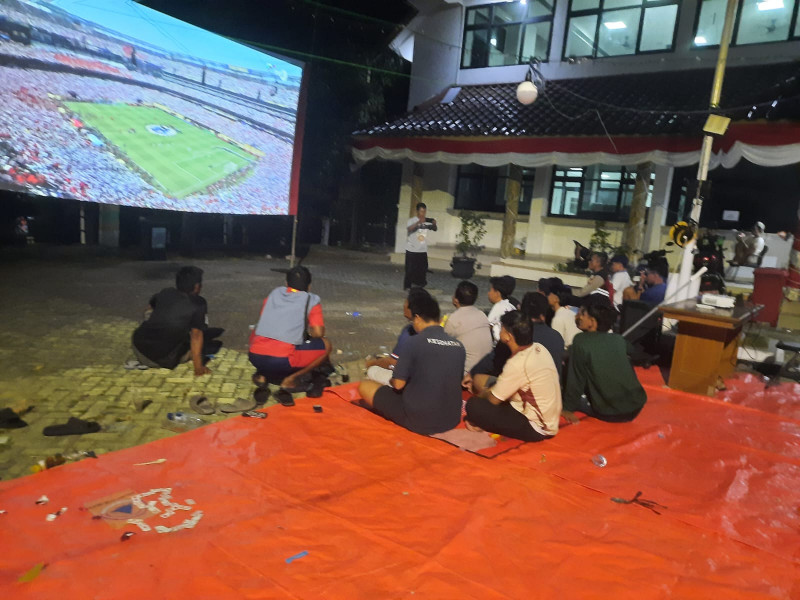 Nobar Final Piala Dunia 2026, Polres Kepulauan Seribu Ajak Warga Jaga Kamtibmas dan Sosialisasikan Layanan Polisi 110