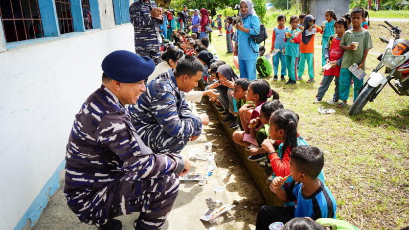 Kodaeral lX Ambon Berikan Edukasi Komprehensif KIT Perawatan Gigi Gratis Kepada Siswa Desa Opin Seram Utara Maluku Tengah