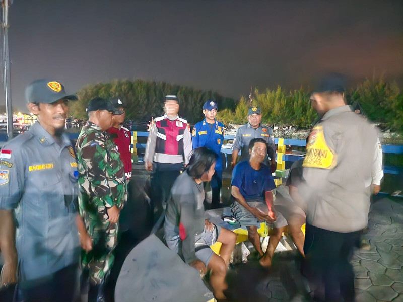 Sinergi TNI-Polri Perkuat Siskamling, Patroli Malam Cegah Gangguan Kamtibmas di Kepulauan Seribu Utara