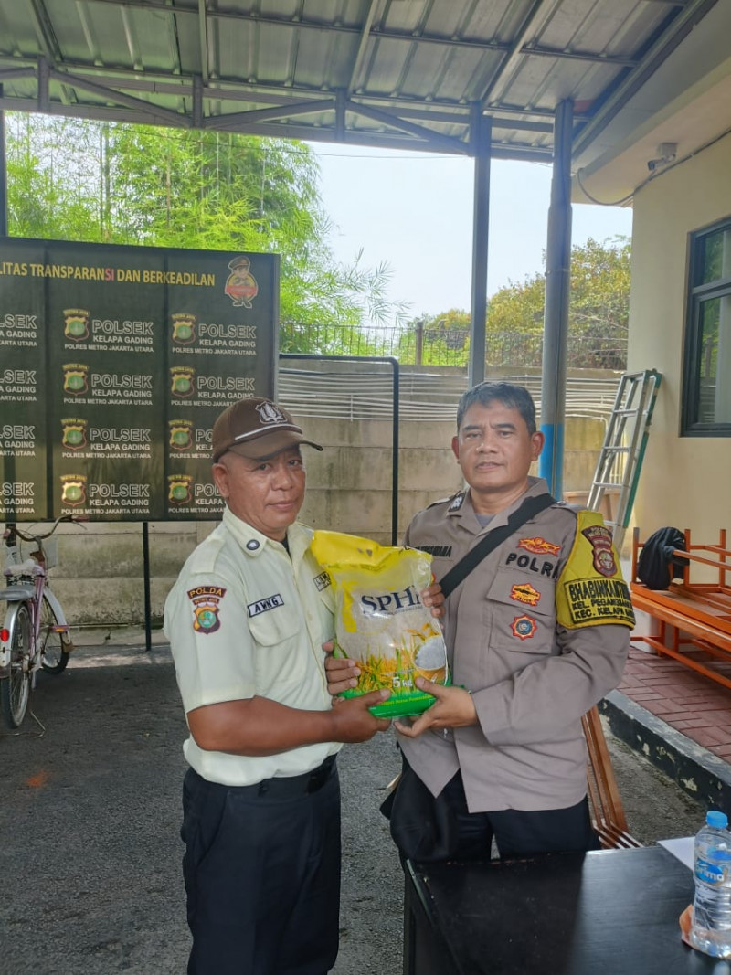 Gerakan Pangan Murah Polri dan Bulog Hadir di Kelapa Gading, 3 Ton Beras Disalurkan Ke Warga