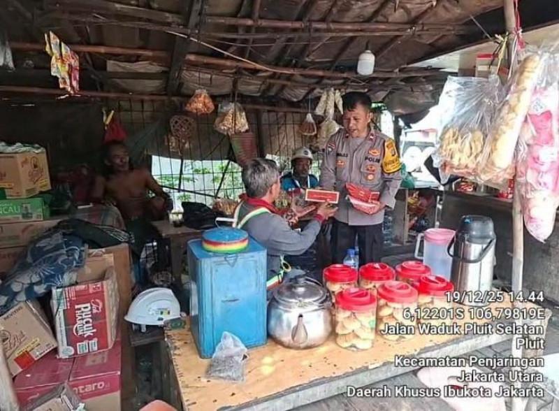 Jumat Berkah Polsek Metro Penjaringan, Polisi Berbagi dan Perkuat Pesan Kamtibmas