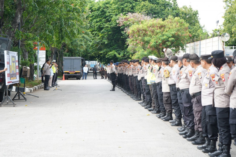 Polres Metro Jakarta Utara Kerahkan Ratusan Personel Amankan Aksi Unjuk Rasa Grib Jaya di Sunter