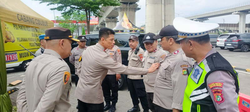 Wakapolres Metro Bekasi Kota Cek Kesiapan Pos Pantau KM 6B Arus Balik 