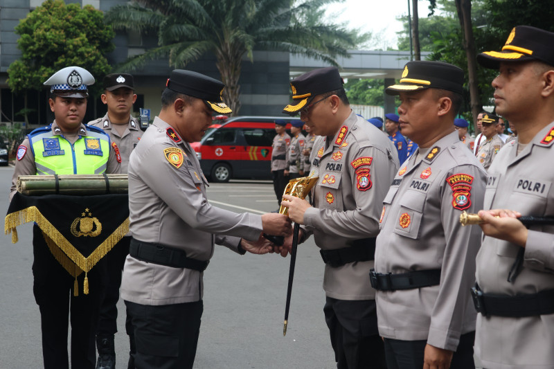 Wakapolda Metro Jaya Berikan Penghargaan Pos Terbaik Ops Lilin Jaya 2025