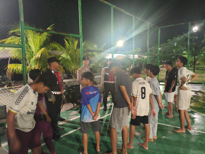 Polsek Kepulauan Seribu Utara Gencarkan Patroli Malam Gabungan, Sosialisasikan Layanan 110 untuk Cegah Gangguan Kamtibmas