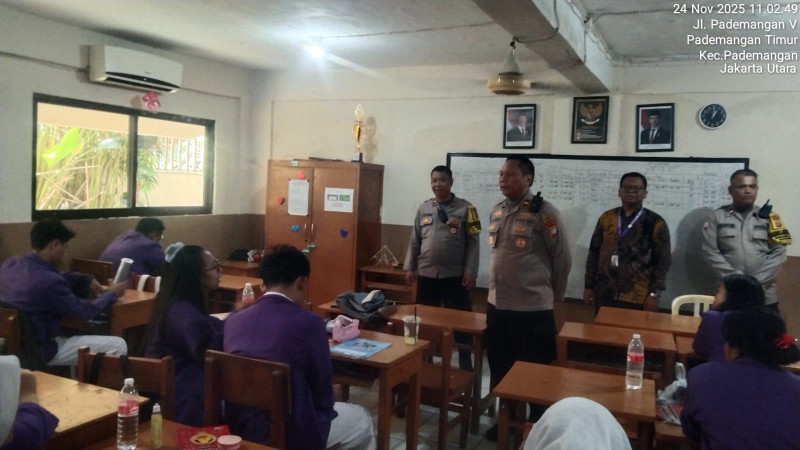 Polsek Pademangan Sosialisasikan Bahaya Narkoba dan Kenakalan Remaja di SMK Harapan Mulia