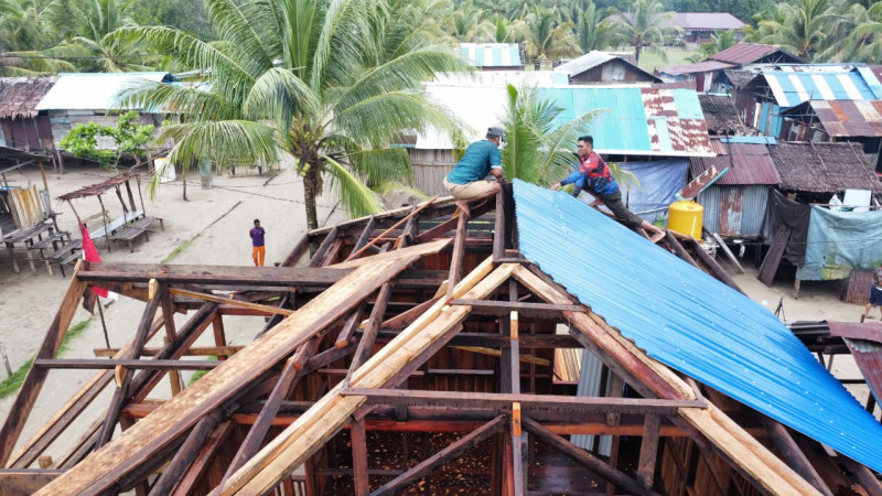 Satgas TMMD Ke-128 Kodim 1710/Mimika Genjot Pembangunan 5 Unit Rumah di Kampung Keakwa, Fokus Pemasangan Atap