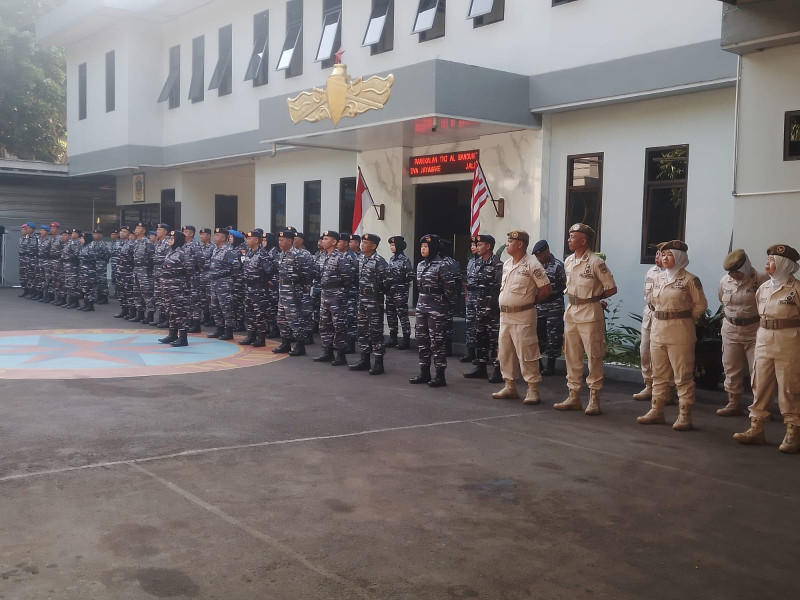 Komandan Lanal Bandung Pimpin Apel Khusus Dalam Rangka Memperingati Hari Kesehatan TNI AL 2025