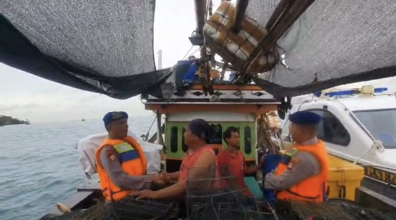 Patroli Dialogis Satpolairud di Laut Kepulauan Seribu, Polisi Ingatkan Nelayan Soal Keselamatan dan Cuaca Buruk