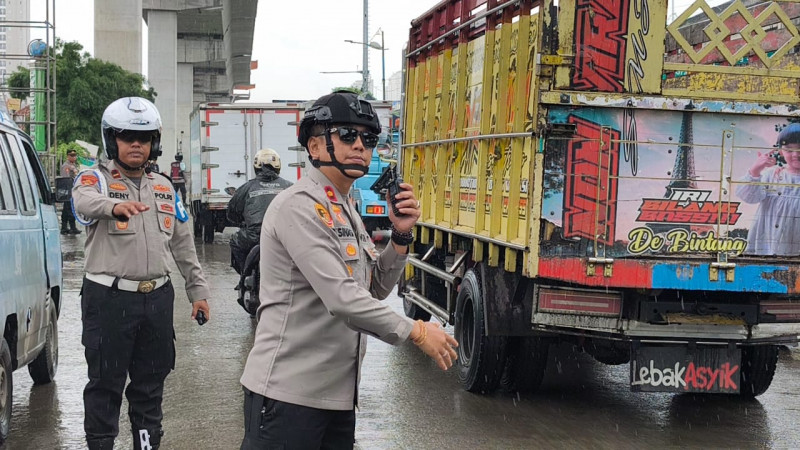 Antisipasi Macet Panjang Polsek Pademangan Lakukan Pengaturan Lalu Lintas di Titik Rawan