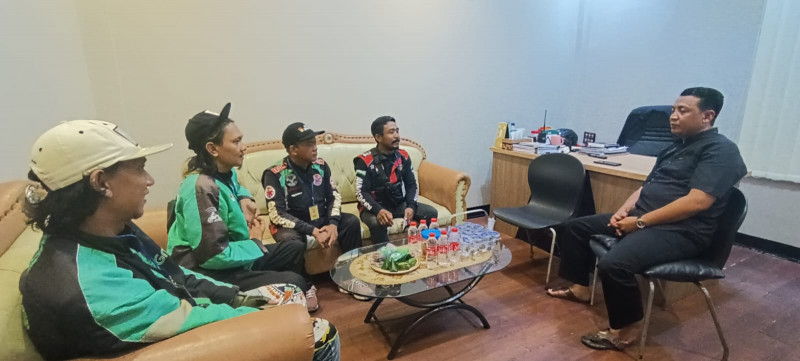 Polsek Koja Jalin Silaturahmi dan Koordinasi dengan Pengurus Ojek Online (Ojol) Kamtibmas Korcam Koja