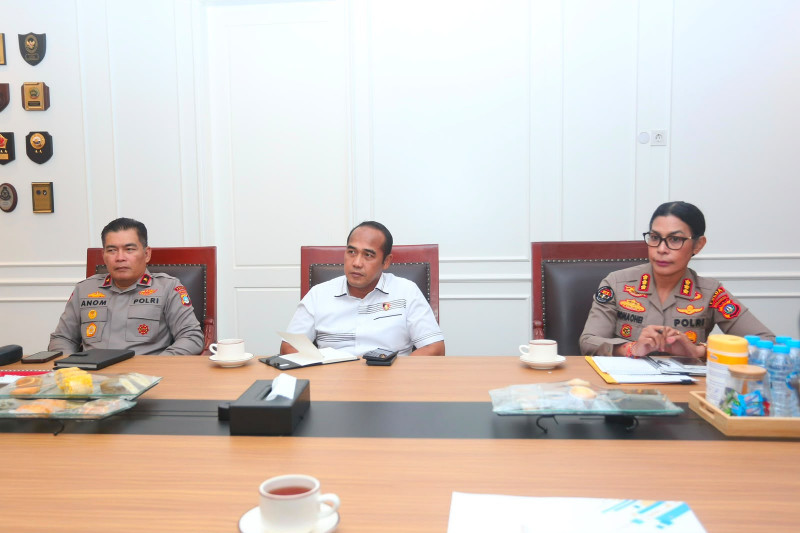 AUDIENSI DENGAN KEPALA KANTOR BAHASA PROVINSI KEPRI, KAPOLDA KEPRI PERKUAT SINERGI DALAM PENINGKATAN LITERASI BAHASA