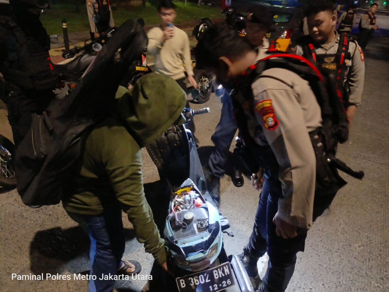 Polres Metro Jakarta Utara Tingkatkan Patroli Malam, Dua Motor Tanpa Dokumen Diamankan Saat Razia di Sunter