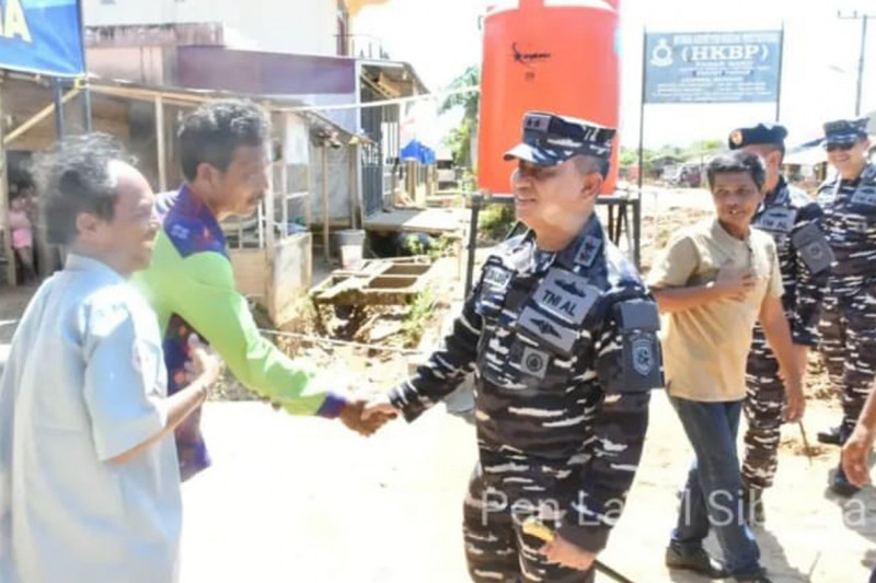 Danlanal Sibolga Dampingi Dankodaeral ll Tinjau dan Serahkan Bantuan Sumur Bor di Tukka