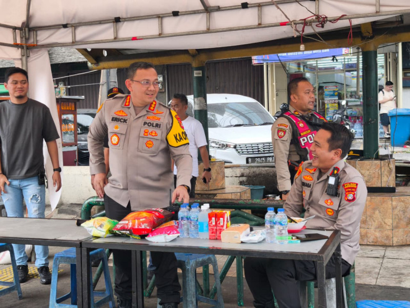Kapolres Metro Jakarta Utara Tinjau Penyekatan di Pademangan Antisipasi Pergerakan Anarko dan Pelajar Menuju Jakarta Pusat