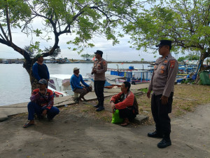 Polsek Kepulauan Seribu Selatan Gelar Patroli Jalan Kaki di Pulau Tidung, Antisipasi 3C dan Cegah Bullying