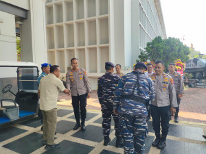 Sinergitas TNI-Polri Terjalin Hangat di Surprise Party HUT TNI Ke 80 di Kodaeral lll Ancol