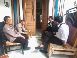 Jaga Soliditas Internal, Kapolsek Bekasi Barat Sambangi Anggota yang Sakit