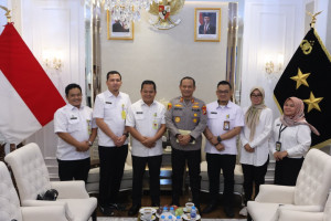 Kapolda Metro Jaya Terima Sertifikat Tanah SD Bhayangkari dari BPN Jakarta Utara